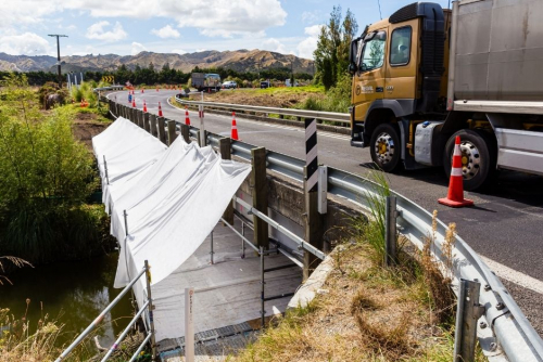 SHW 2 closed at Tahaenui Bridge midnight Saturday 15 May to 5am Sunday 16 May. 